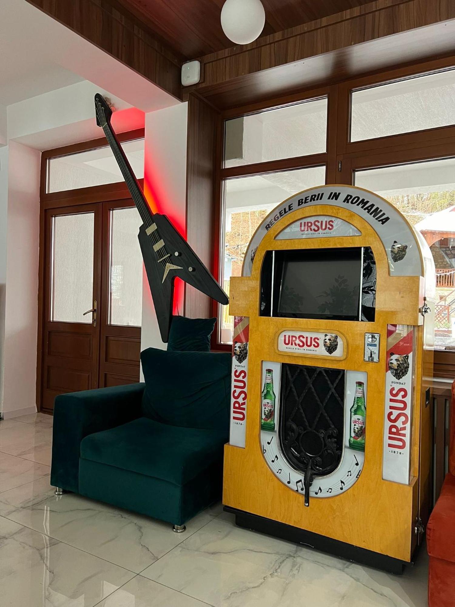 Hotel Gâlma Moroeni Extérieur photo