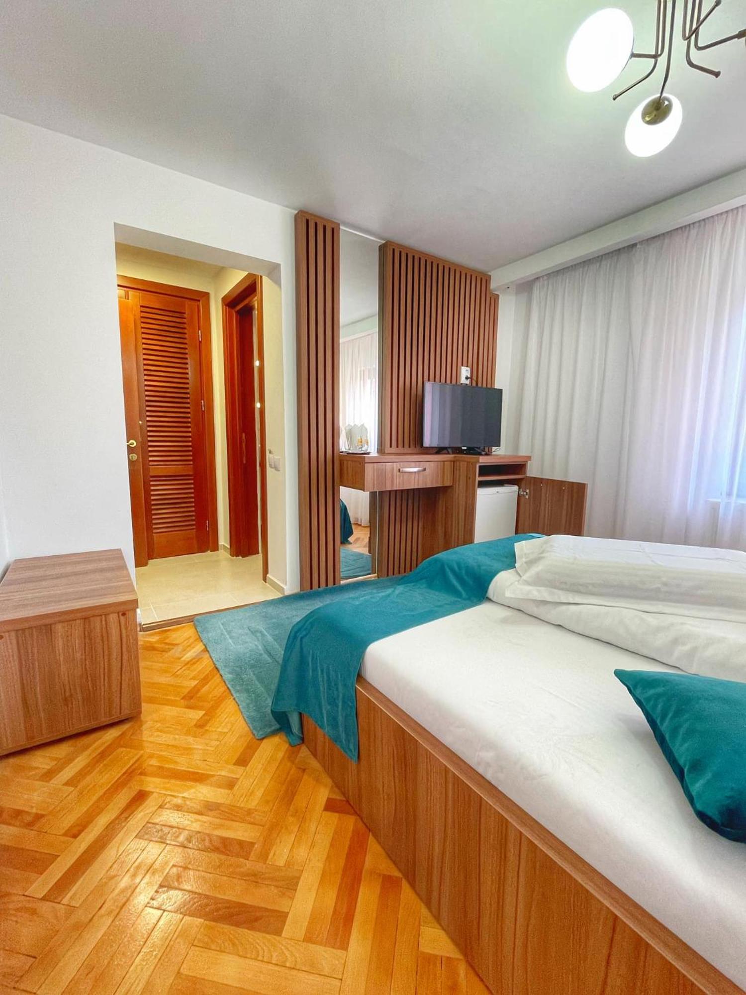 Hotel Gâlma Moroeni Extérieur photo