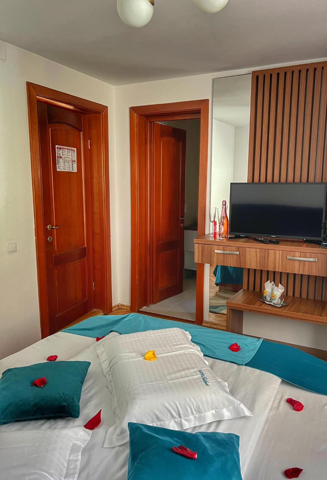 Hotel Gâlma Moroeni Extérieur photo