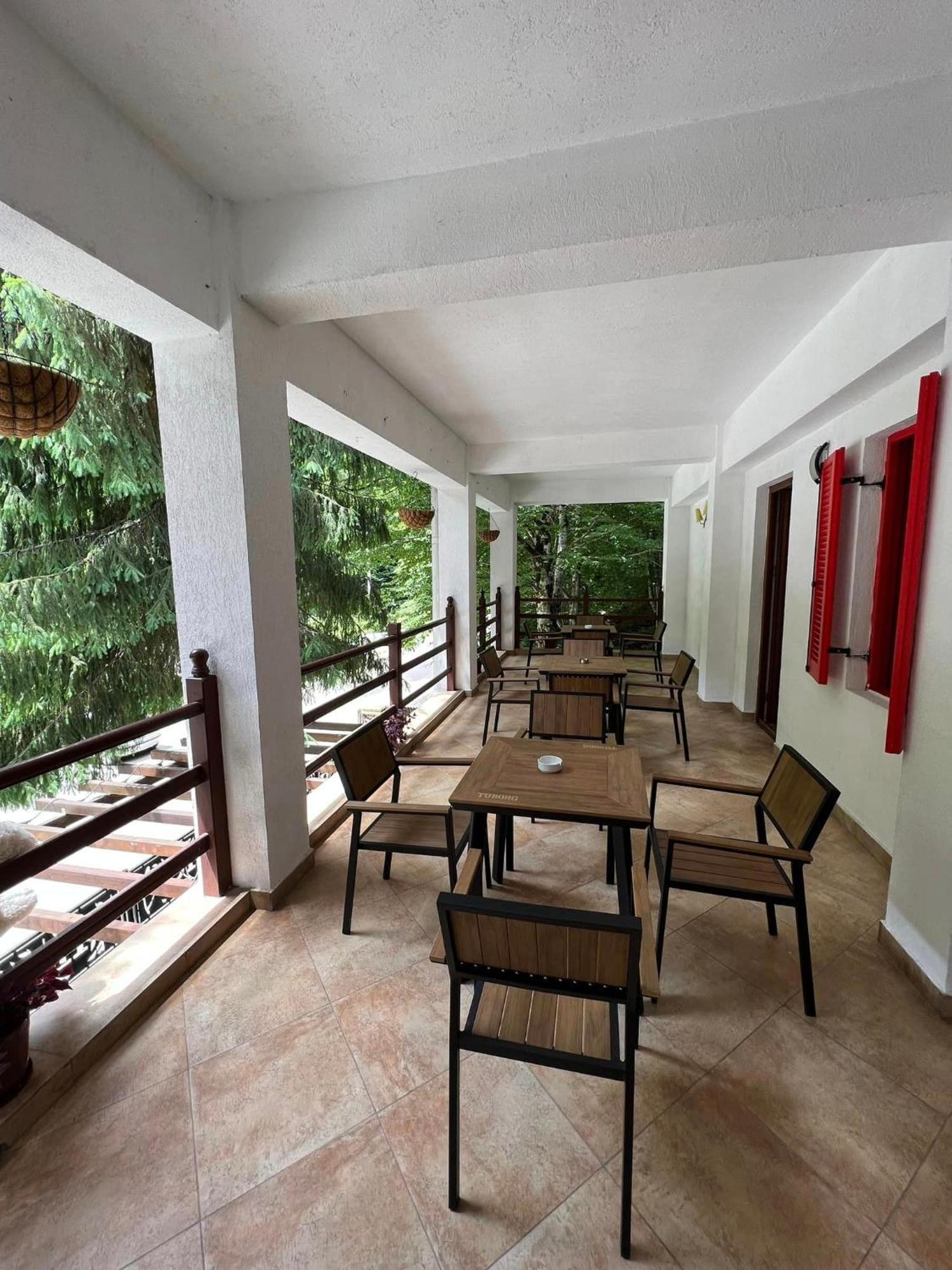 Hotel Gâlma Moroeni Extérieur photo