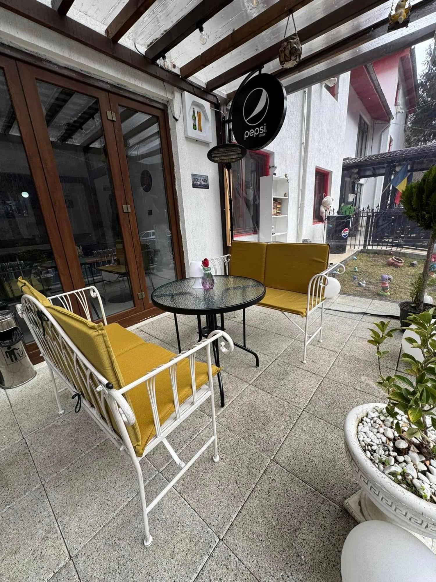 Hotel Gâlma Moroeni Extérieur photo